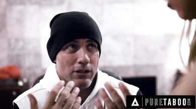 Ambitious Football Team Owner's Wife Sarah Vandella Finds Her Way to Motivate...