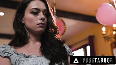 Desperate Couple Charlie Forde & Seth Gamble Fuck Pregnant Teen Sophia Burns