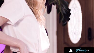 Petite Blonde Masseuse Gives Naturally Stacked Milf Savannah Bond the Best Ha...