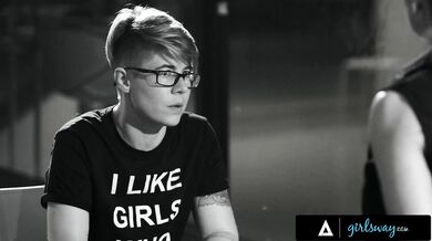 Thirsty Huntress Banged the Busty Droids Alexis Fawx and Abigail Mac in the W...