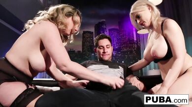 Sexy club goers double team dick