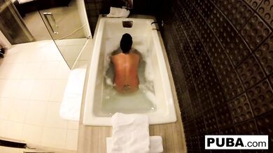 Jezebelle films herself taking a bath