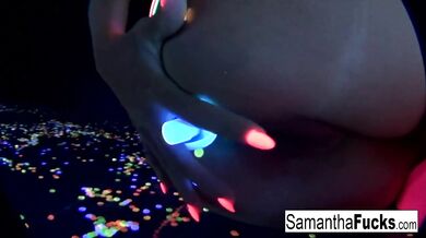 Samantha Saint gets off in black light