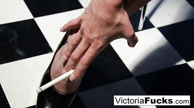 Victoria shows off her great ass