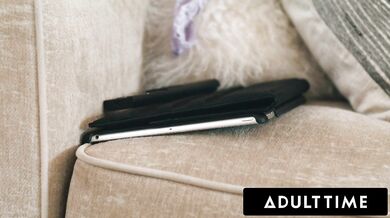 Lucky Cable Guy Catches Vanessa Sky Masturbating!