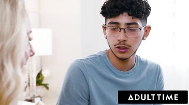 Sadie Summers Offers Up Pussy To Pervy Teen