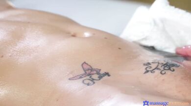 Cum inside this nympho's wet pussy after she squirts - Massage Rooms