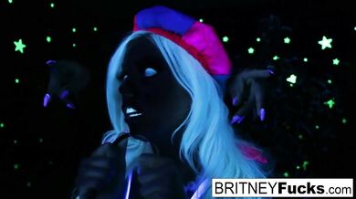 2 hot blondes share Halloween scare